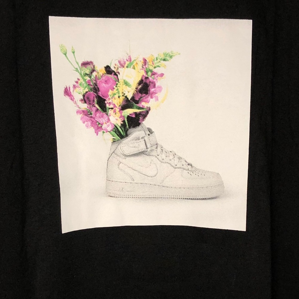The Nike Black Tee Bloom Graphic Oversized Tee NWT - Picture 2 of 6
